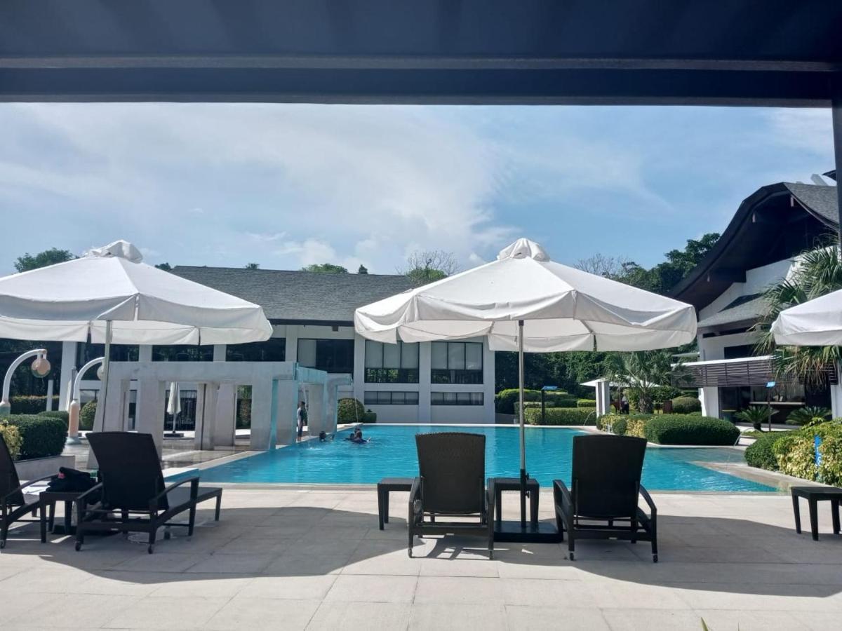 3 Bedroom / 2Ba - Anvaya Cove Courtyard Unit Morong  Buitenkant foto