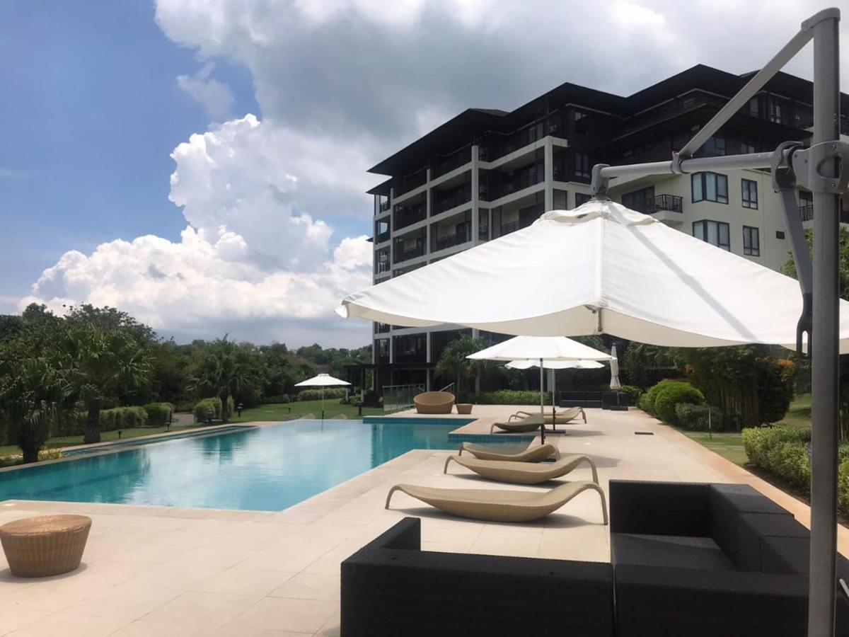 3 Bedroom / 2Ba - Anvaya Cove Courtyard Unit Morong  Buitenkant foto